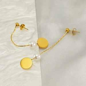 Elegant 18K gold long tassel drop earrings with white pearls on a marble background