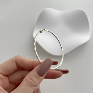Detailed view of S925 silver bracelet featuring geometric pavé diamonds and clasp closure