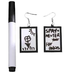 Pendientes de acrílico DIY estilo pizarra con texto SPAY NEUTER y rotulador