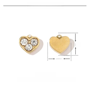 Detaillierte Parameteranzeige für Herzanhänger aus Edelstahl mit Gold und Strass