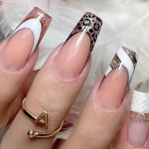 Unghie Finte a Bara con Stampa Leopardata Rosa Nudo Lucido Unghie finte da Balletto Moda Lusso Copertura Completa