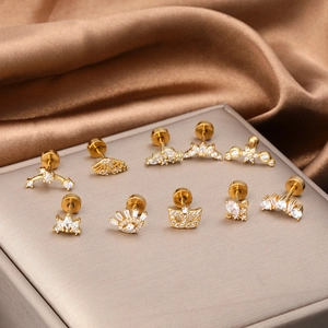 Set di 10 orecchini a perno in acciaio dorato con zirconi micro-pave per cartilagine e lobo