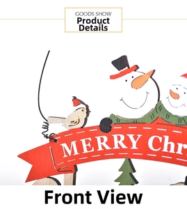 Detail eines geschichteten Holz-Weihnachtsanhängers mit Schneemann und Merry Christmas Banner