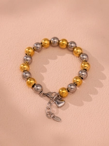 Detail of 18k gold plated stainless steel bracelet with heart charm and lobster clasp