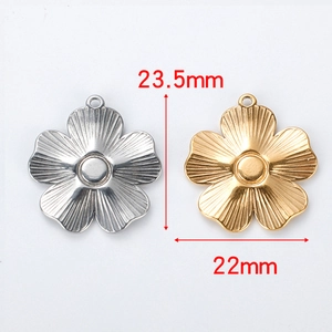 Detail of flower-shaped gold and silver charms with 23.5mm and 22mm size dimensions