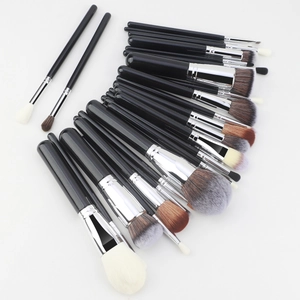 Detailed fan-shaped layout of 30 professional makeup brushes with black handles and soft bristles