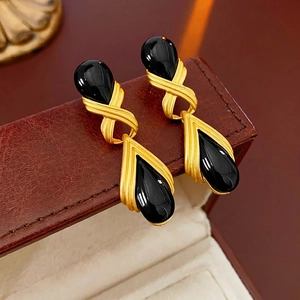 Vintage-Ohrhänger mit Wassertropfen und Kreuzstruktur in Gold-Schwarz auf Leder