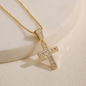 Luxuriöse 18K vergoldete Kreuzkette mit Pavé-Zirkonia und filigraner Gold-Kugelkette