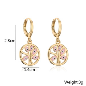 Details zu Maßen und Gewicht der 18K Goldohrringe mit rosa Evil Eye Lebensbaum Design