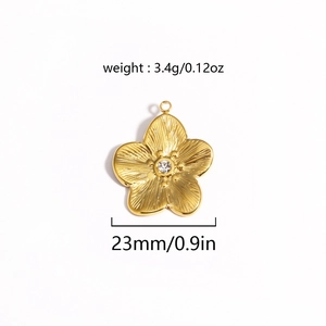 Detail of 23mm golden flower pendant with gemstone and clear size specifications