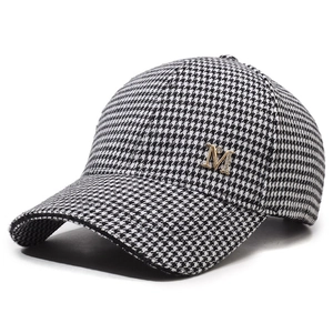 Casquette de baseball pied-de-poule avec logo M métallique orné de strass