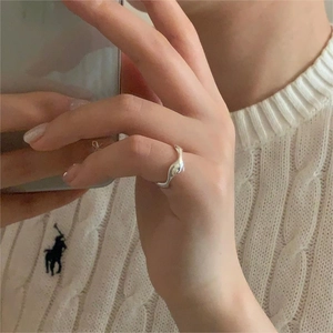 Minimalist S925 sterling silver wavy ring with fluid irregular design on index finger