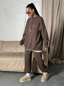Oversized dunkelbrauner Rundhals-Sweatshirt und Jogginghose Set mit Stickerei