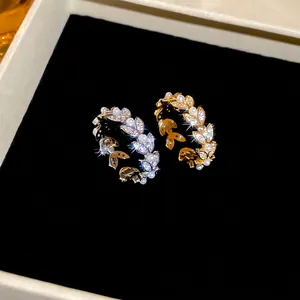 Adjustable wheat leaf rings with pearls and zircons in gold and silver finishes