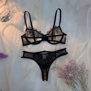 Ensemble lingerie en dentelle noire sexy avec broderie florale et soutien-gorge à armatures