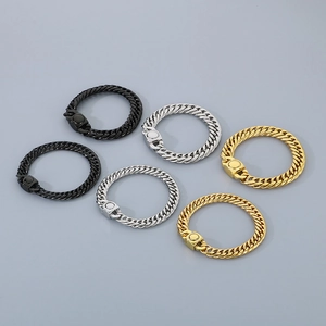 Ensemble de bracelets gourmettes en noir argent et or avec fermoirs magnétiques