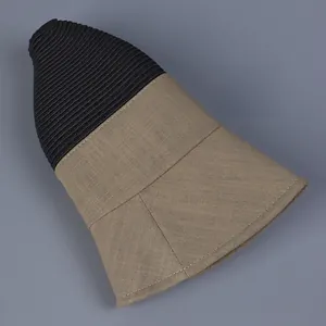 Detailansicht der faltbaren Patchwork-Sonnenhut mit feiner Webstruktur und Design