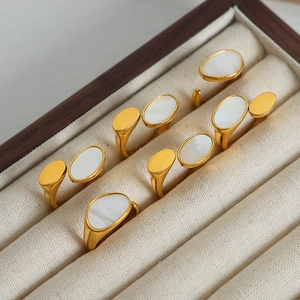 Luxurious gold-plated titanium steel rings set with white mother-of-pearl in jewelry box