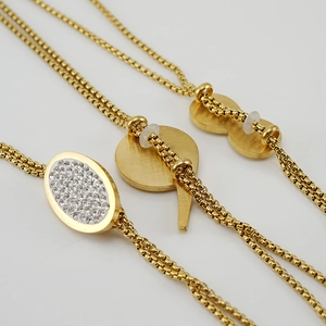 Collana lunga in acciaio inossidabile placcato oro 18K con ciondoli a V con diamanti