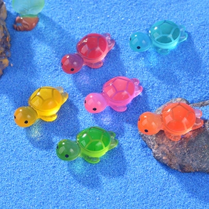 Set di sei figurine di tartarughe luminose colorate per decorazione acquario