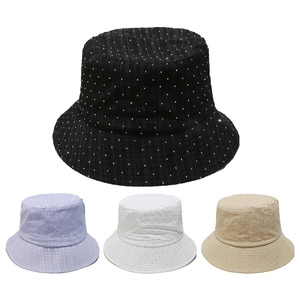 Vue détaillée de bobs en velours côtelé avec strass en noir, violet, blanc et beige