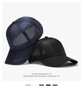 Detailansicht der marineblauen und schwarzen Mesh-Baseballkappen mit KAIRUI-Logo-Design