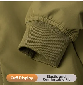 Makroaufnahme der olivgrünen Jacke mit elastischen Rippbündchen und robustem Stoffgewebe