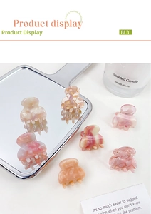 Mini acetic acid hair claws in pink marble finish for children and fine hair styling