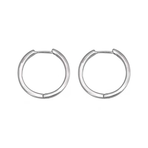 Orecchini a cerchio in argento minimalisti con design rotondo lucido e chiusura a cerniera