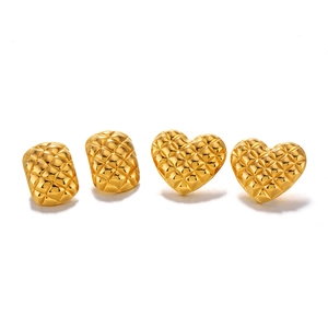 Ohrringe aus 18K vergoldetem Edelstahl in Herzform und Rechteckform mit Steppmuster