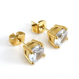 Classic four-prong round zircon stud earrings in gold plated stainless steel finish