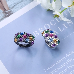 Exquisite floral ring set with colorful zircons and dual-tone black and silver plating