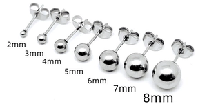 Set di orecchini a sfera in argento lucido in sette misure da 2mm a 8mm di diametro