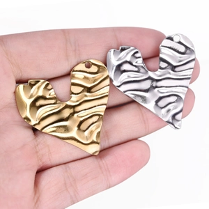304 stainless steel heart pendants with vintage wrinkled texture in gold and silver