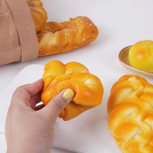 Realistisches PU Brot Spielzeug mit weicher Textur zum Stressabbau und Dekoration