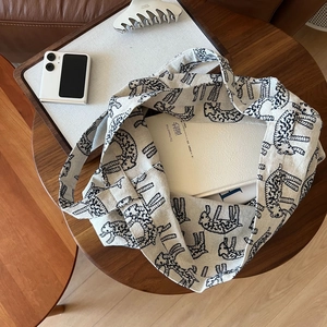 Retro canvas tote bag with elephant embroidery and large capacity for women