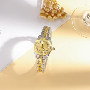 Coffret montre quartz femme bicolore or avec index en cristal et bracelet en acier