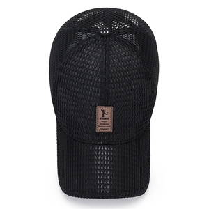Casquette de baseball noire en mesh respirant avec écusson en cuir pour le sport