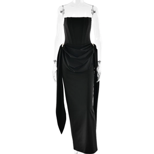 Robe de soirée bustier noire élégante avec coupe ajustée et ruban fluide au dos