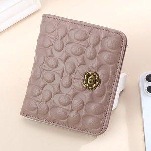 Short genuine leather wallet for women with flower clasp and embossed C-pattern