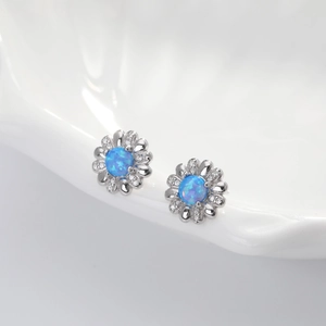 Elegante Ohrstecker aus s925 Sterlingsilber mit blauem Opal und weißen Kristallen