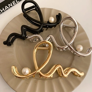 Three-piece metallic wavy hair claws with large pearls in matte black, gold, and silver