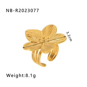 Detailed view of adjustable golden flower ring showing 3.2cm width and 8.1g weight specs