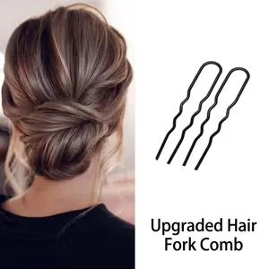 Détail d'épingles à cheveux noires en U avec vagues pour chignon et maintien métal