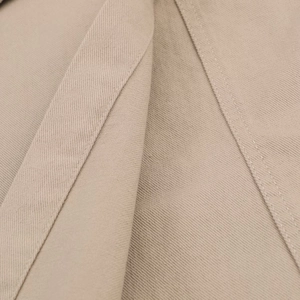 Macro dettaglio del tessuto twill di cotone kaki ad alta densità con doppie cuciture