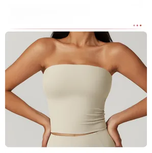 Détail du haut de yoga stretch avec coupe longue sculptante pour affiner la taille