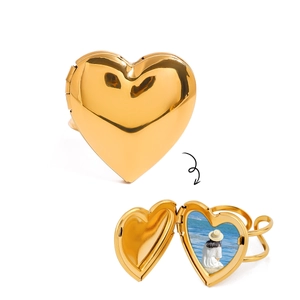 Bague médaillon coeur en acier inoxydable doré avec compartiment photo ouvrable
