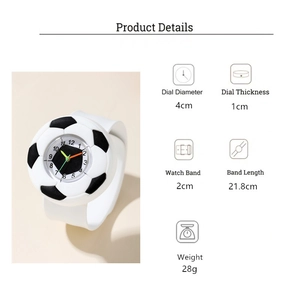Vue détaillée de la lunette en relief 3D football et dimensions de la montre enfant