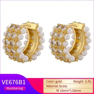 Double-row zircon and pearl huggie hoop earrings in 18K gold-plated brass finish