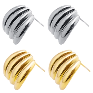 Detail of 304 stainless steel wavy stud earrings in polished gold and silver finishes